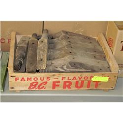 ESTATE BOX OF ISULATOR POSTS