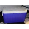 Image 1 : COLEMAN COOLER WITH CAMP LAMP