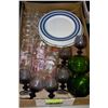 Image 1 : FLAT OF VINTAGE GLASSWARE INCL. EGG CUPS  AND MORE