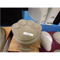 CONCRETE - STEPPING STONE - PAW - SMALL