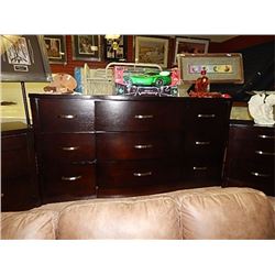 NEW MAHOGANY BOW FRONT DRESSOR - 9 DRAWER