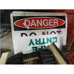 LOT OF METAL SAFETY SIGNS