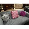 Image 1 : THROW CUSIONS - FLOWERED - 3