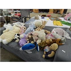 LARGE COLLECTION OF STUFFIES