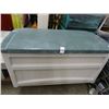 Image 1 : Rubbermaid Box