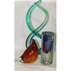 FLAT WITH GLASS VASE, GLASS ROOSTER, & GLASS ART