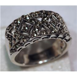 STERLING SILVER MARCASITE RING  (APPROX 5GM)