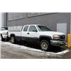 Image 2 : 2003 GMC 2500 HD SERVICE TRUCK W/ HYDRAULIC