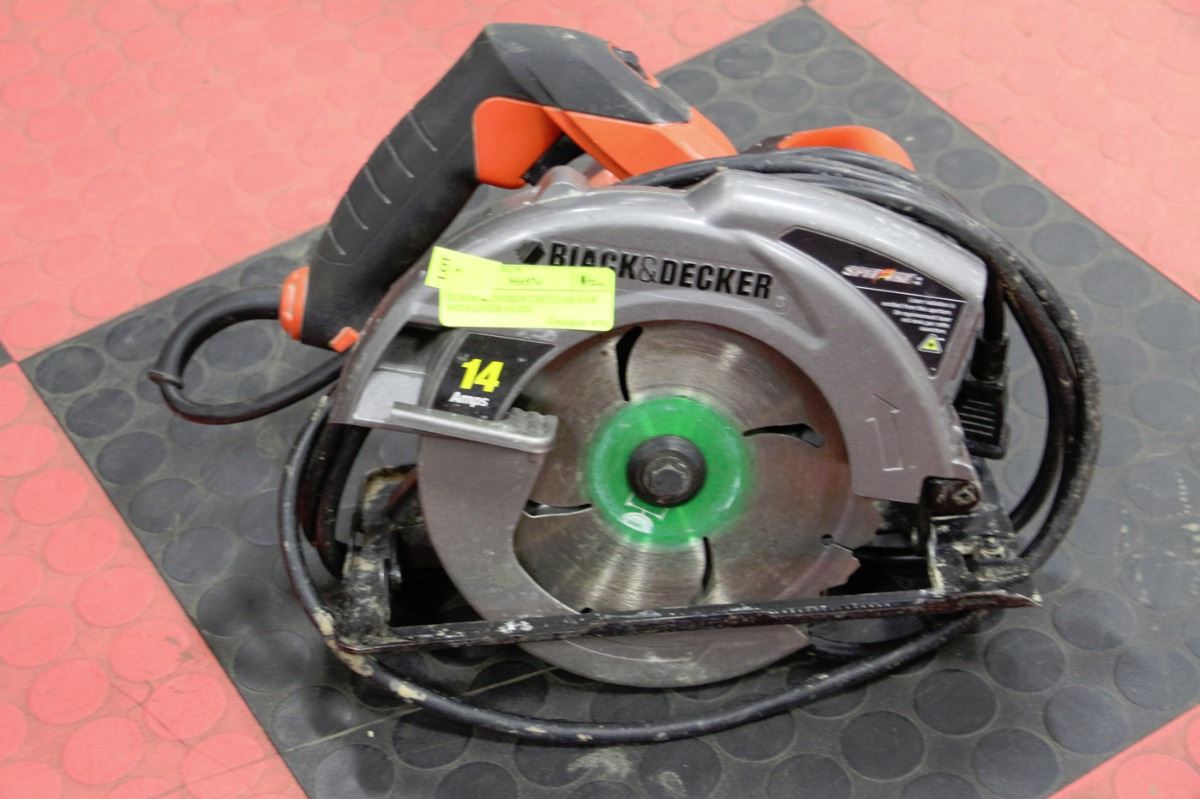 BLACK & DECKER CIRCULAR SAW WITH LASER GUIDE