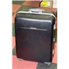 Image 1 : LOCKABLE SUITCASE WITH COMBINATION