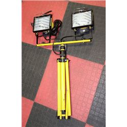 TRIPOD WITH TWO HALOGEN WORKLIGHTS