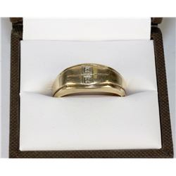 10 KT GOLD MEN'S RING W/2 DIAMONDS