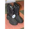 Image 1 : NEW WINTER BOOTS SIZE 8