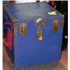 Image 1 : BLUE STEAMER TRUNK
