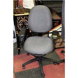 MULTI FUNCTION ERGOCENTRIC CHAIR