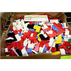 TRAY OF VINTAGE LEGO