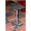 Image 1 : ADJUSTABLE TABLE