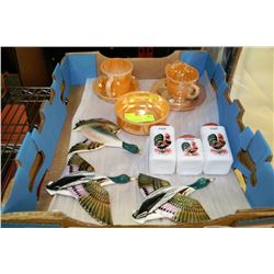 TRAY OF COLLECTIBLES INCLUDING DUCK WALL PLAQUES,