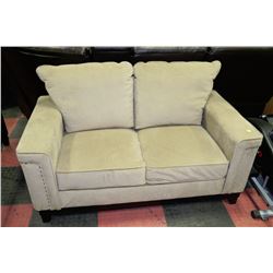 SHOWHOME FABRIC NAILHEAD LOVE SEAT