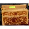 Image 1 : HANDMADE LEATHER PURSE WITH FLORAL DESIGN
