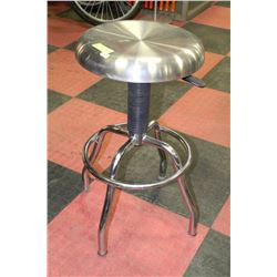 METAL ADJUSTABLE STOOL
