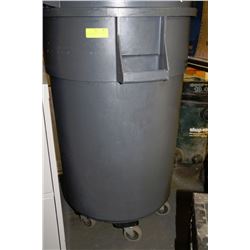 BRUTE RUBBERMAID DISPOSABLE BIN WITH WHEELS