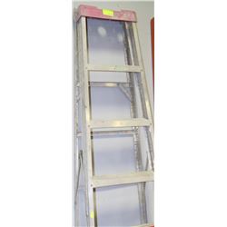 ALUMINUM 8' LADDER