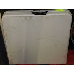 FOLDABLE TABLE 2'X4'