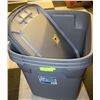Image 1 : GREY RUBBERMAID CONTAINERS WITH LIDS X3