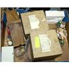 Image 1 : BOX OF ESTATE ORNAMENTS