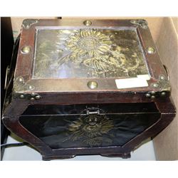 DECORATIVE ESTATE BOX WITH FRAMED ART INSIDE