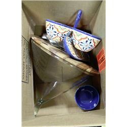 BOX WITH CHEESE DOME AND PLATE WITH DIPPING BOWLS