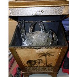 DECORATIVE BOX WITH ASSORTED CRYSTAL DISHES INCL.