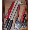 Image 1 : FLAT WITH 4 PLUMBING TOOLS