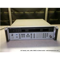 HP 8657A SIGNAL GENERATOR 0.1-1040MHZ