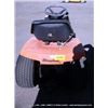 Image 9 : SIMPLICITY LANDLORD HYDRO 18 RIDING LAWNMOWER, 549 HOURS, 2 KEYS