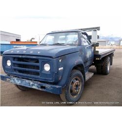 1975 DODGE D500 FLATBED TRUCK ~ 50,009 MILES VIN: D51EG4J019104, RUNS, MILEAGE SHOWING NO TITLE 1 KE