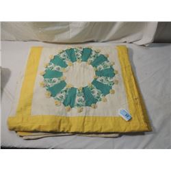 ANTIQUE VINTAGE HAND STITCHED QUILT