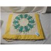 Image 1 : ANTIQUE VINTAGE HAND STITCHED QUILT