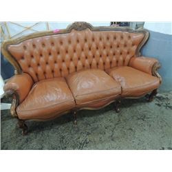 BEAUTIFUL ANTIQUE VINTAGE TUFTED LEATHER SOFA