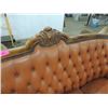 Image 2 : BEAUTIFUL ANTIQUE VINTAGE TUFTED LEATHER SOFA