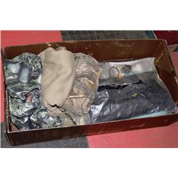 BOX WITH ASSORTED HUNTING/FISHING ACCESSORIES