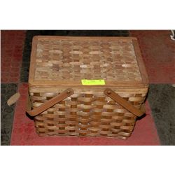 WICKER PICNIC BASKET
