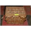 Image 1 : WICKER PICNIC BASKET