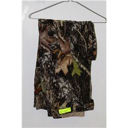 UNDERARMOUR 36/30 CAMO PANTS