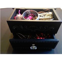 JEWELLERY BOX & CONTENTS