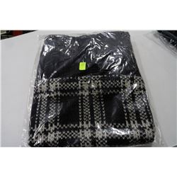 NEW BLACK/ANTIQUE CREAM SWEATER