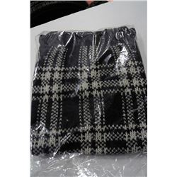 NEW BLACK/ANTIQUE CREAM SWEATER