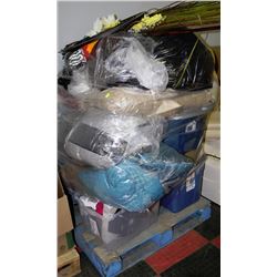 PALLET OF SHOWHOME MISC DECORATIONS CUSHIONS