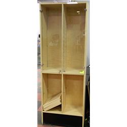 DISPLAY CASE WITH 2 LOCKING GLASS DOORS